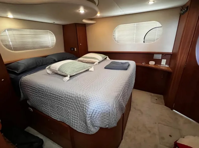 Slide: The Image of 2004 Silverton 43 Motor Yacht 43 - 7836348