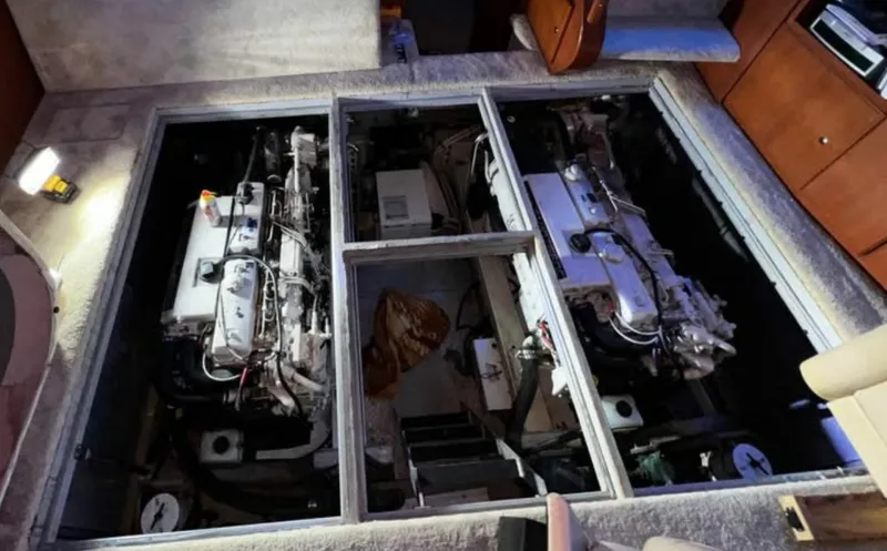 Slide: The Image of 2004 Silverton 43 Motor Yacht 43 - 7836349