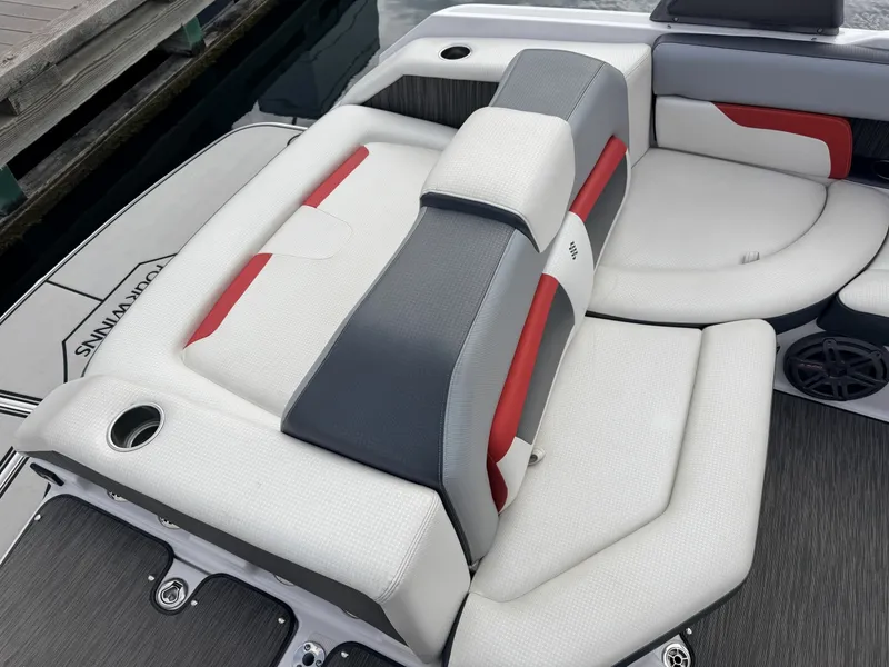 Slide: The Image of 2023 Four Winns HD240 RS Surf 24 - 7836383
