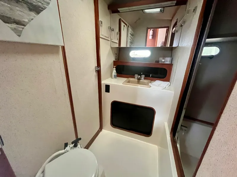 Slide: The Image of 1990 Bayliner 3888 Motoryacht 38 - 7836448