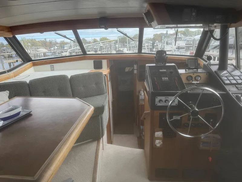 Slide: The Image of 1990 Bayliner 3888 Motoryacht 38 - 7836439