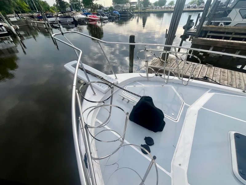 Slide: The Image of 1990 Bayliner 3888 Motoryacht 38 - 7836429