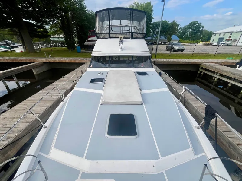 Slide: The Image of 1990 Bayliner 3888 Motoryacht 38 - 7836427