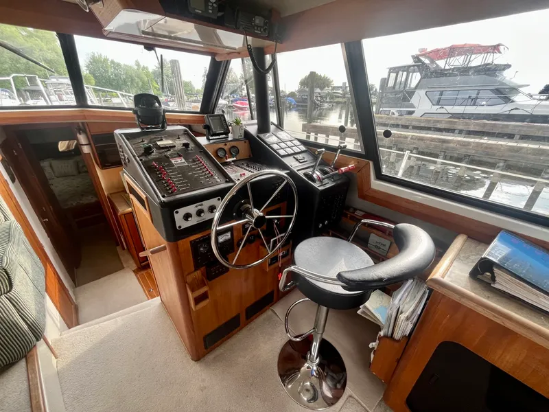 Slide: The Image of 1990 Bayliner 3888 Motoryacht 38 - 7836437