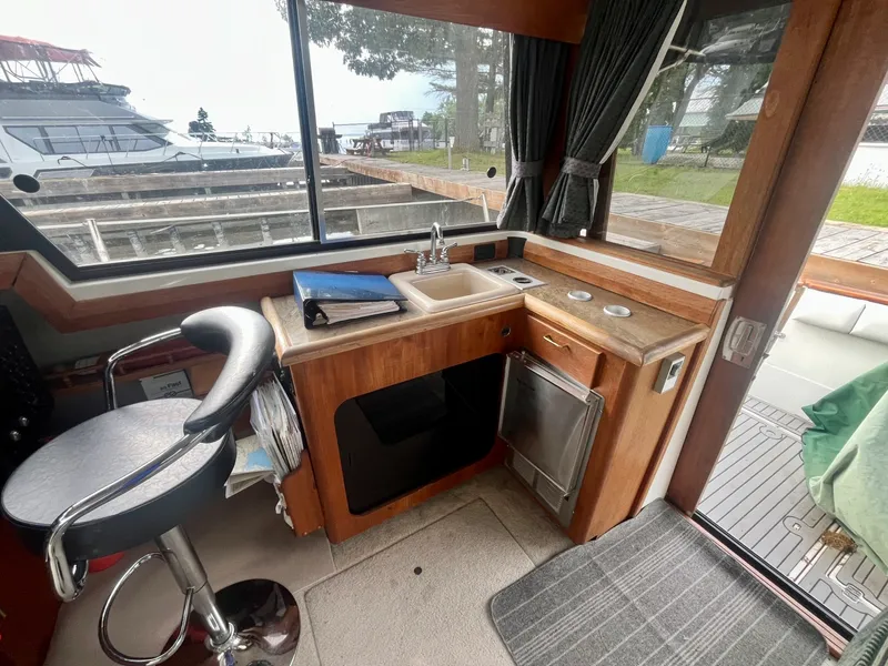 Slide: The Image of 1990 Bayliner 3888 Motoryacht 38 - 7836436