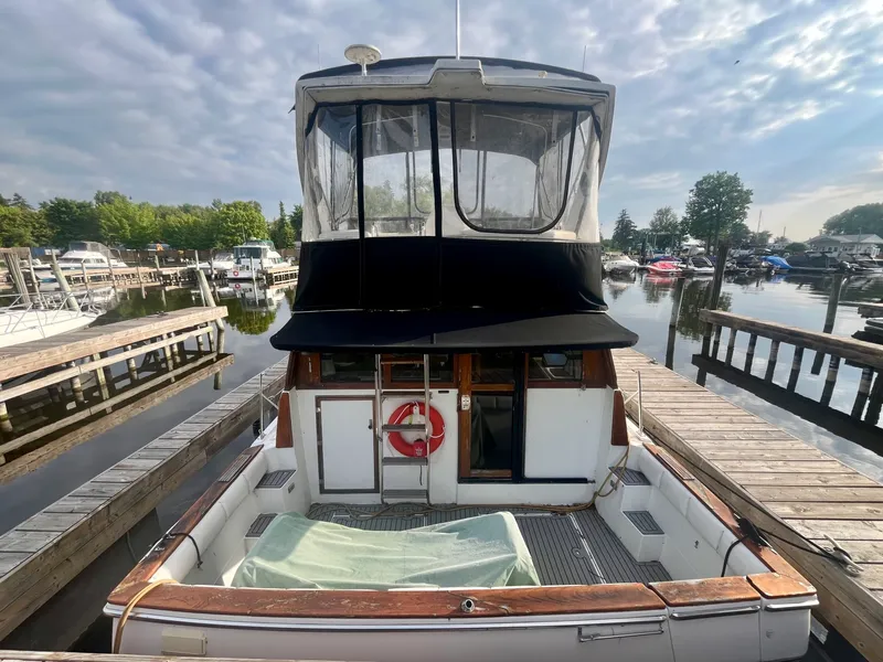 Slide: The Image of 1990 Bayliner 3888 Motoryacht 38 - 7836432