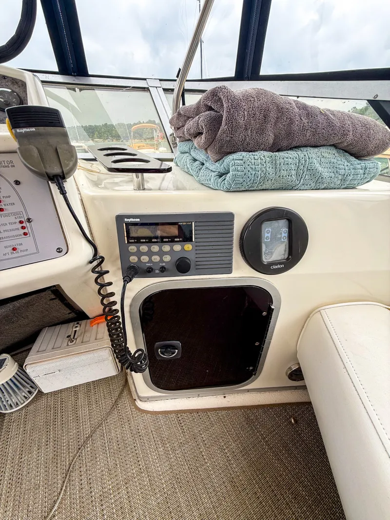 Slide: The Image of 1996 Sea Ray 370 Sedan Bridge 37 - 7836507