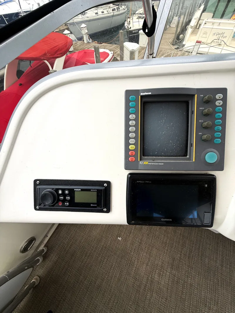 Slide: The Image of 1996 Sea Ray 370 Sedan Bridge 37 - 7836506