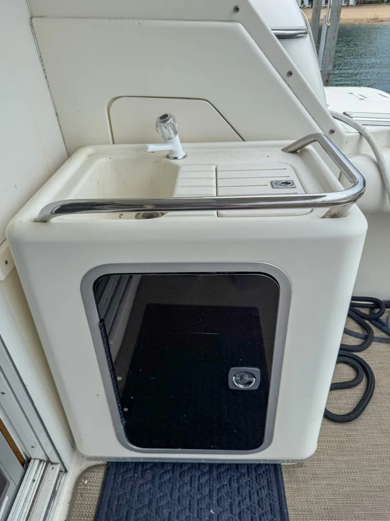 Slide: The Image of 1996 Sea Ray 370 Sedan Bridge 37 - 7836483