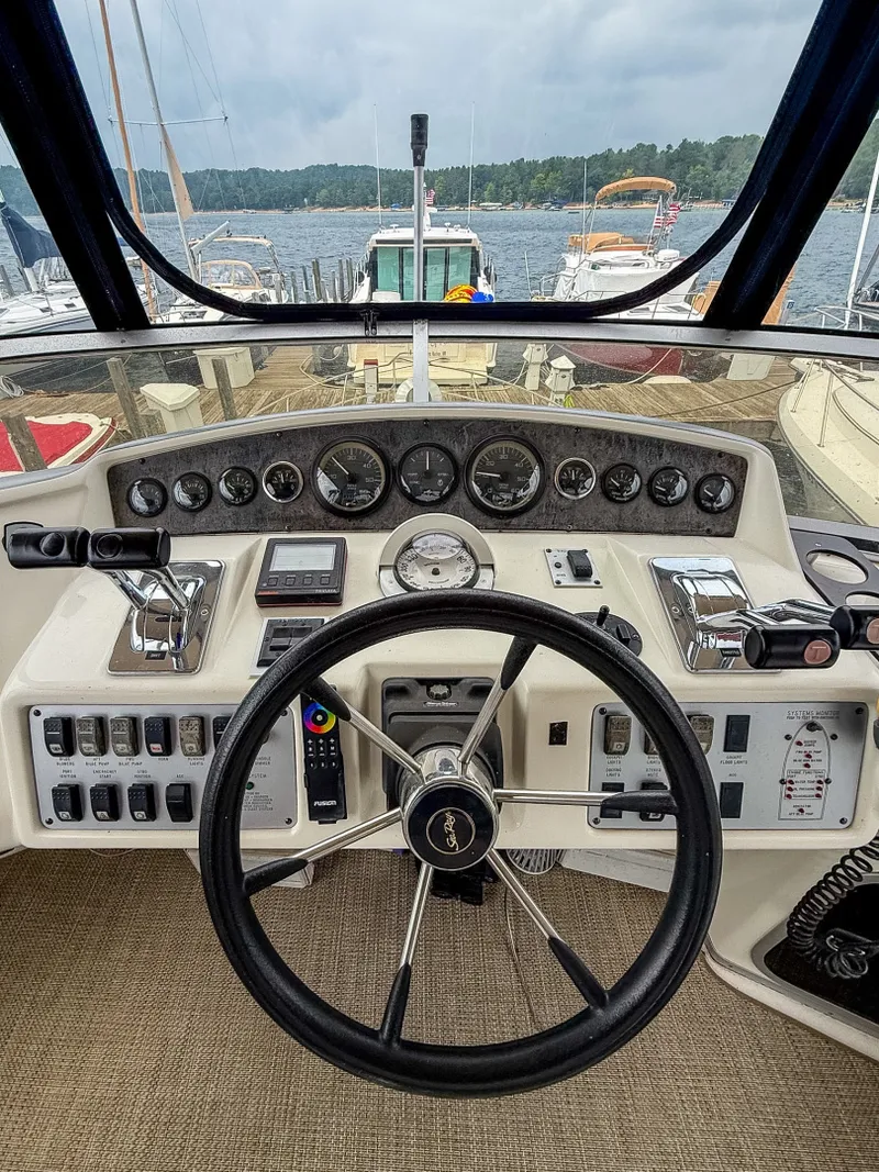 Slide: The Image of 1996 Sea Ray 370 Sedan Bridge 37 - 7836505