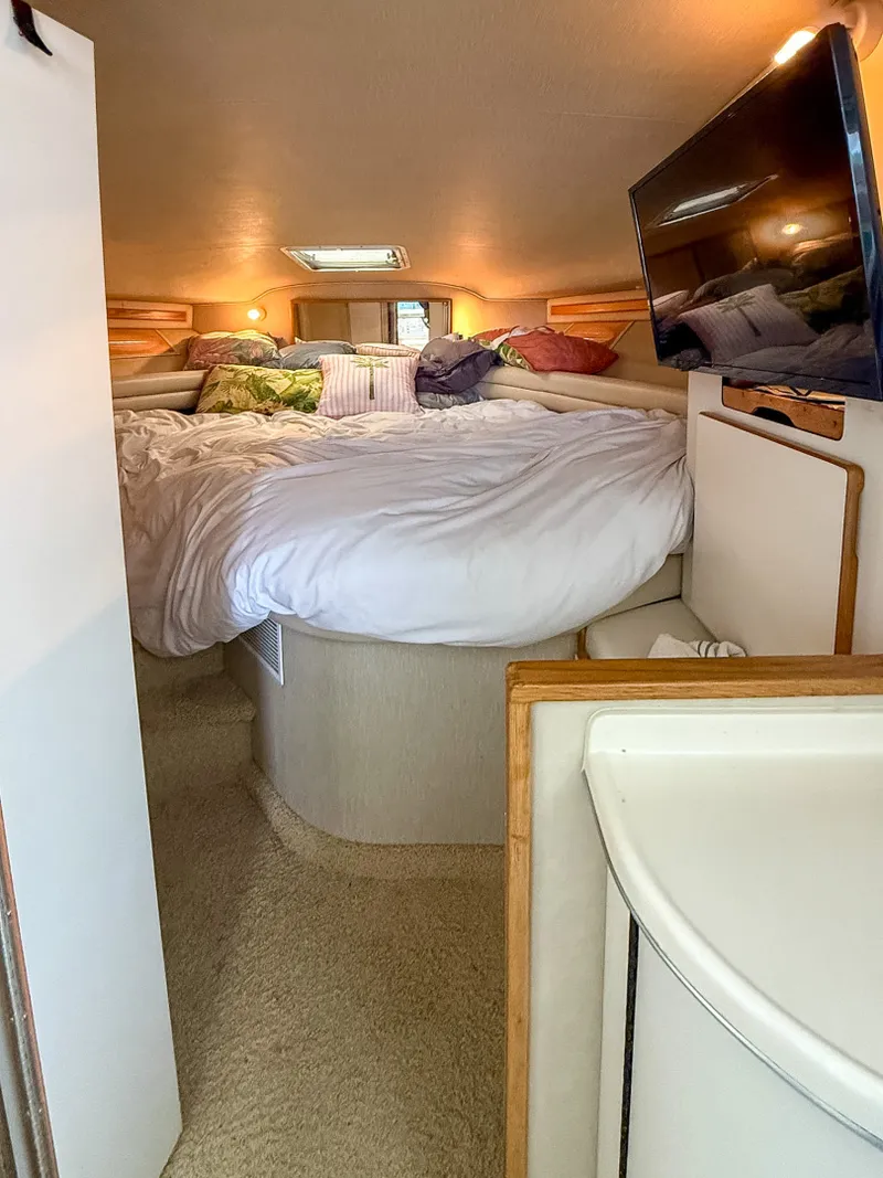 Slide: The Image of 1996 Sea Ray 370 Sedan Bridge 37 - 7836500