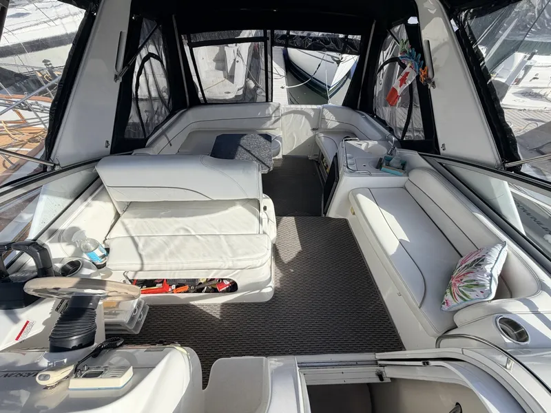 Slide: The Image of 2000 Larson Cabrio 330 33 - 7836574
