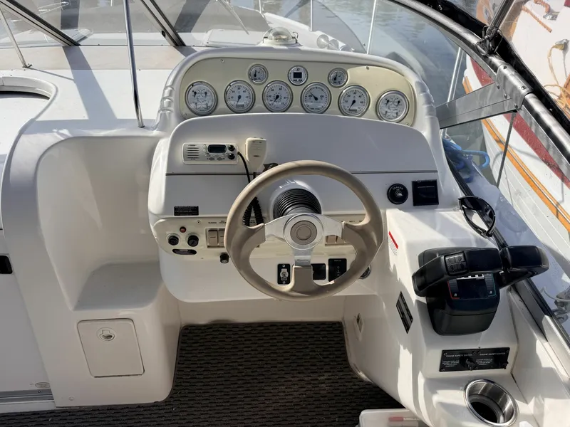 Slide: The Image of 2000 Larson Cabrio 330 33 - 7836569