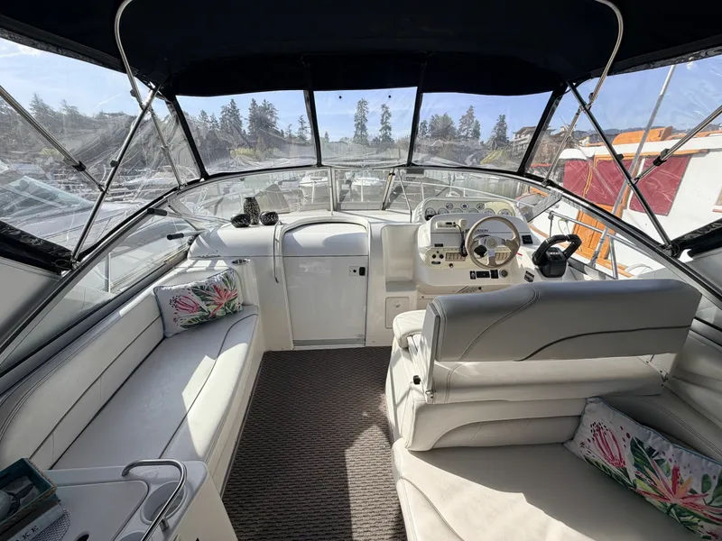 Slide: The Image of 2000 Larson Cabrio 330 33 - 7836567