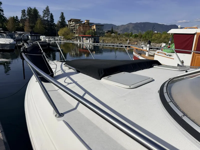 Slide: The Image of 2000 Larson Cabrio 330 33 - 7836556
