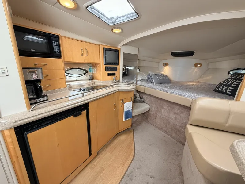 Slide: The Image of 2000 Larson Cabrio 330 33 - 7836576