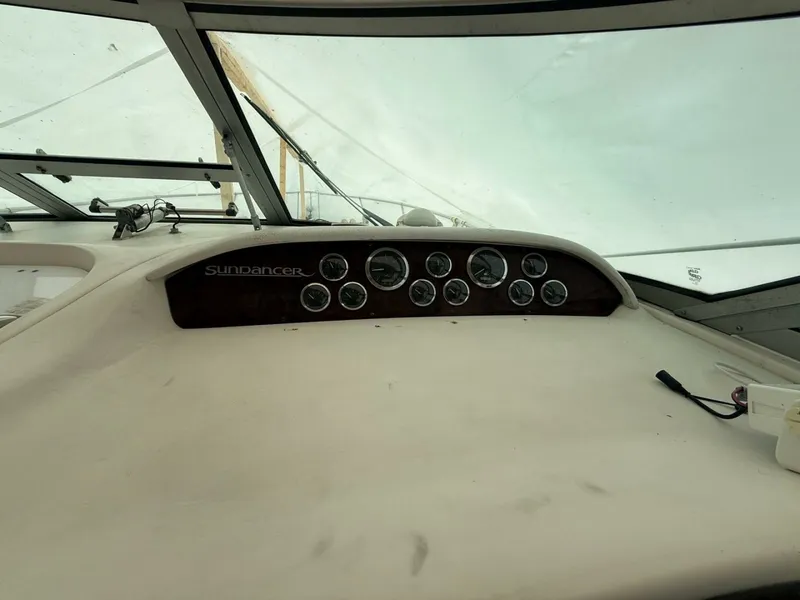 Slide: The Image of 1997 Sea Ray 330 Sundancer 33 - 7836832