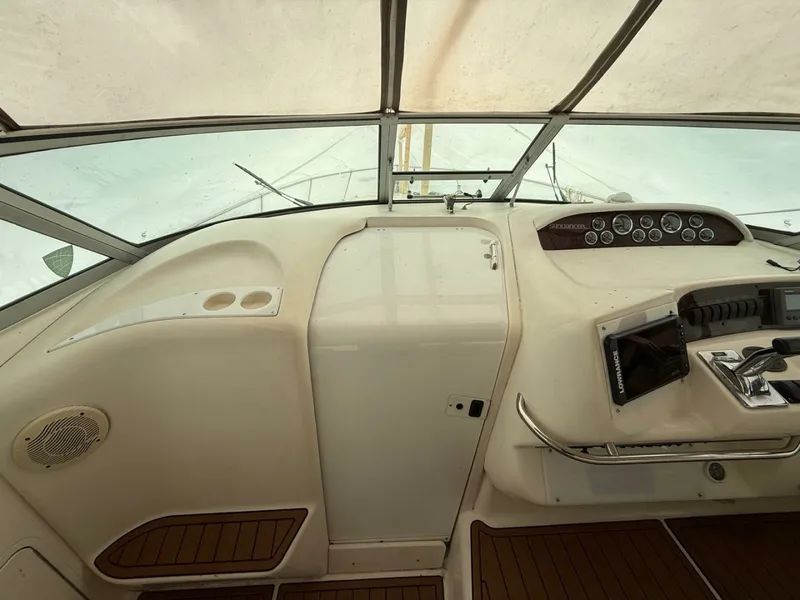 Slide: The Image of 1997 Sea Ray 330 Sundancer 33 - 7836846