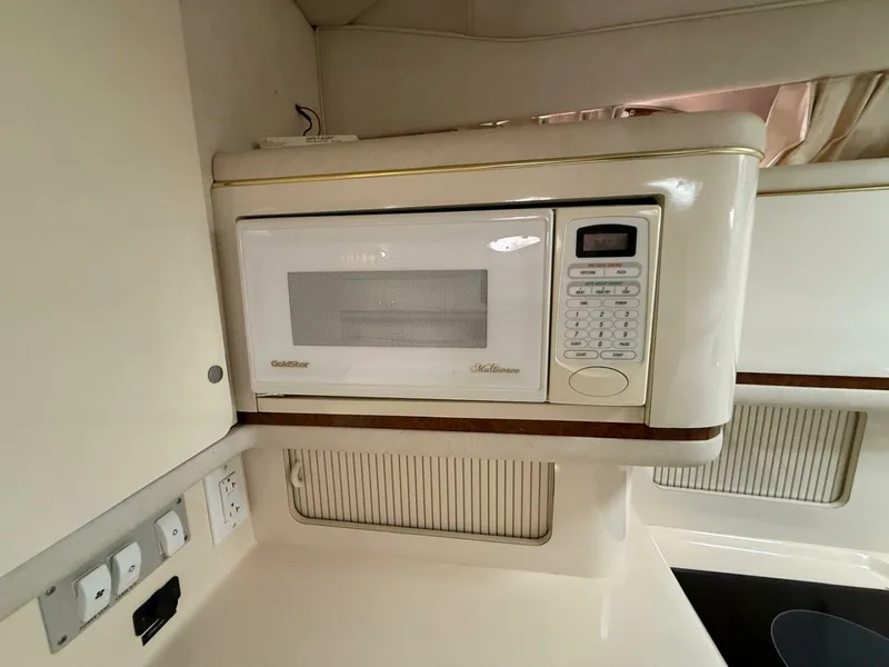 Slide: The Image of 1997 Sea Ray 330 Sundancer 33 - 7836865