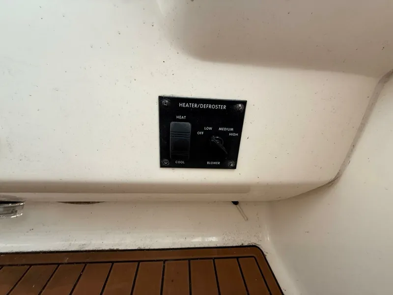 Slide: The Image of 1997 Sea Ray 330 Sundancer 33 - 7836837