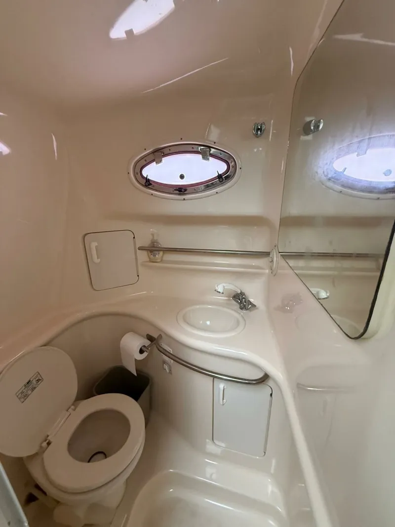 Slide: The Image of 1997 Sea Ray 330 Sundancer 33 - 7836873