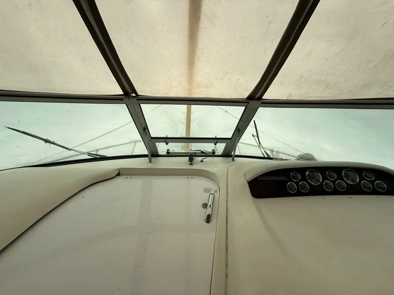 Slide: The Image of 1997 Sea Ray 330 Sundancer 33 - 7836847