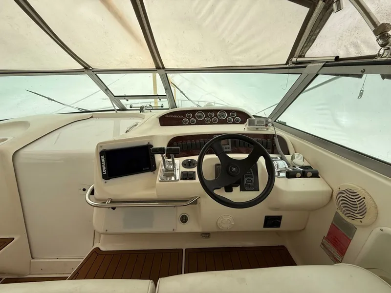 Slide: The Image of 1997 Sea Ray 330 Sundancer 33 - 7836828