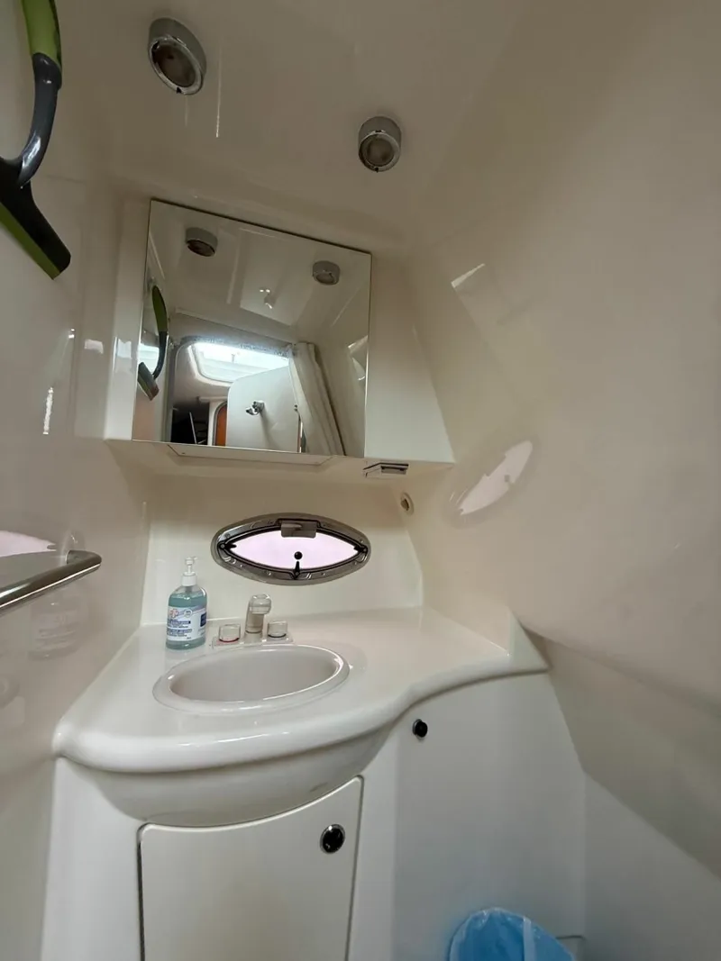 Slide: The Image of 2008 Bayliner 320 Express Cruiser 32 - 7836941