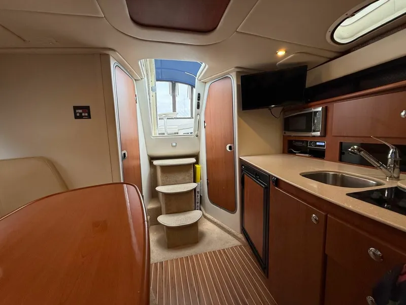 Slide: The Image of 2008 Bayliner 320 Express Cruiser 32 - 7836930