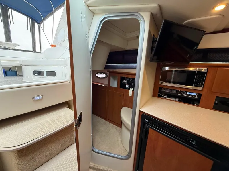 Slide: The Image of 2008 Bayliner 320 Express Cruiser 32 - 7836943