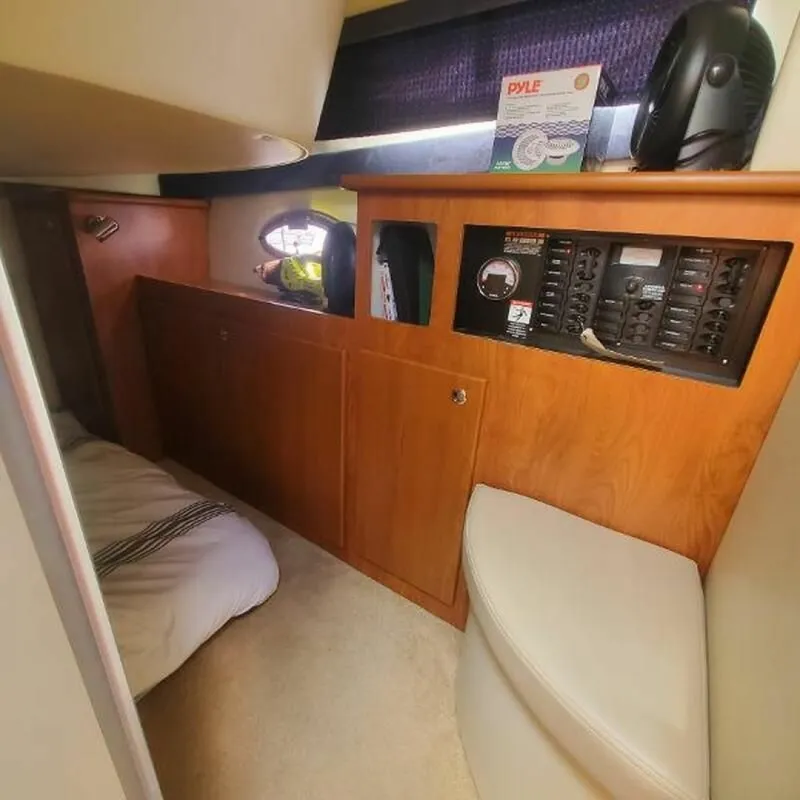 Slide: The Image of 2008 Bayliner 320 Express Cruiser 32 - 7836944
