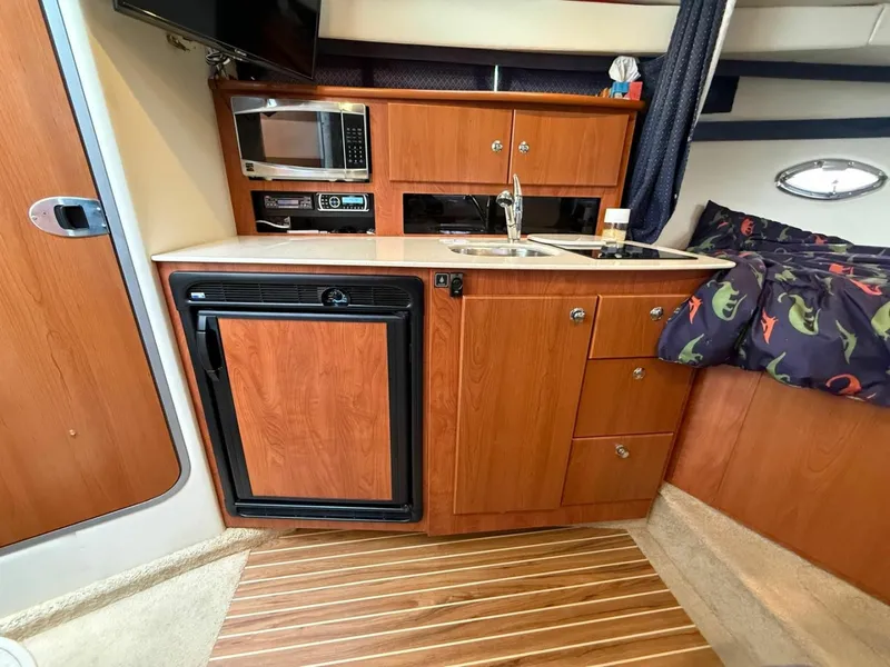 Slide: The Image of 2008 Bayliner 320 Express Cruiser 32 - 7836932