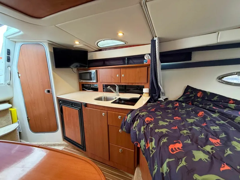 Slide: The Image of 2008 Bayliner 320 Express Cruiser 32 - 7836933