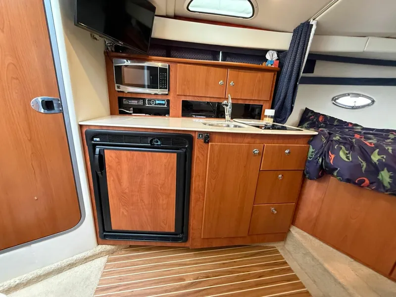 Slide: The Image of 2008 Bayliner 320 Express Cruiser 32 - 7836931