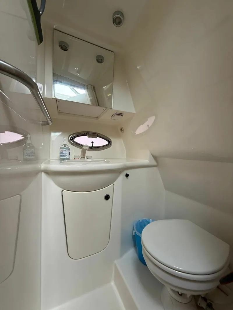 Slide: The Image of 2008 Bayliner 320 Express Cruiser 32 - 7836940