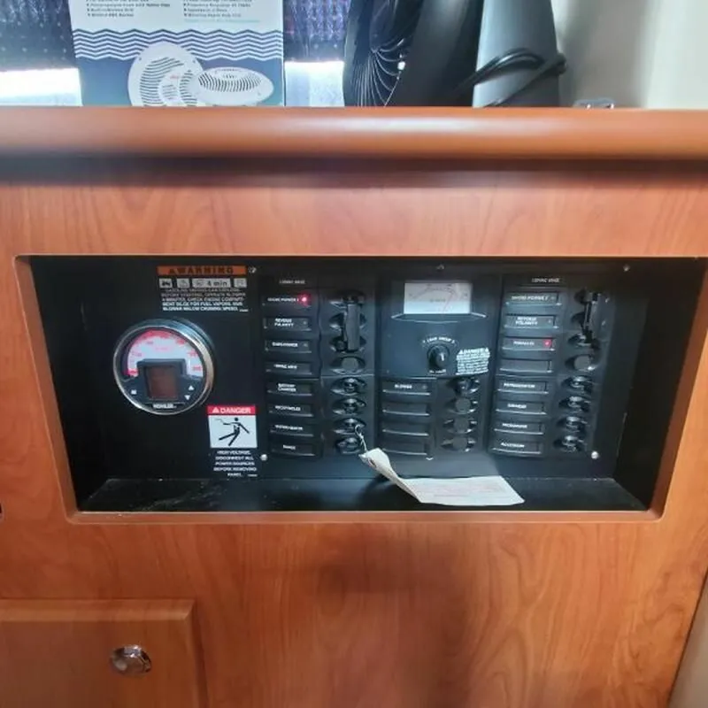 Slide: The Image of 2008 Bayliner 320 Express Cruiser 32 - 7836945