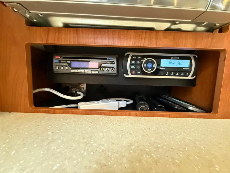 Slide: The Image of 2008 Bayliner 320 Express Cruiser 32 - 7836936