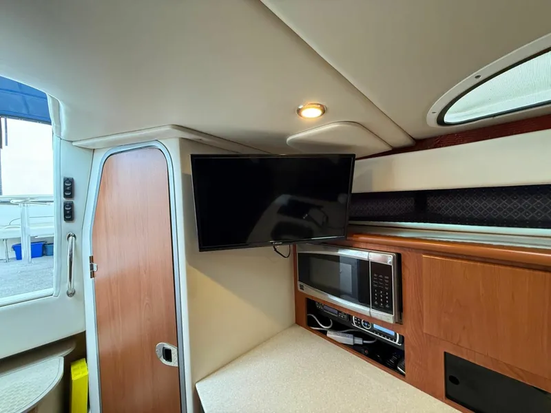 Slide: The Image of 2008 Bayliner 320 Express Cruiser 32 - 7836937