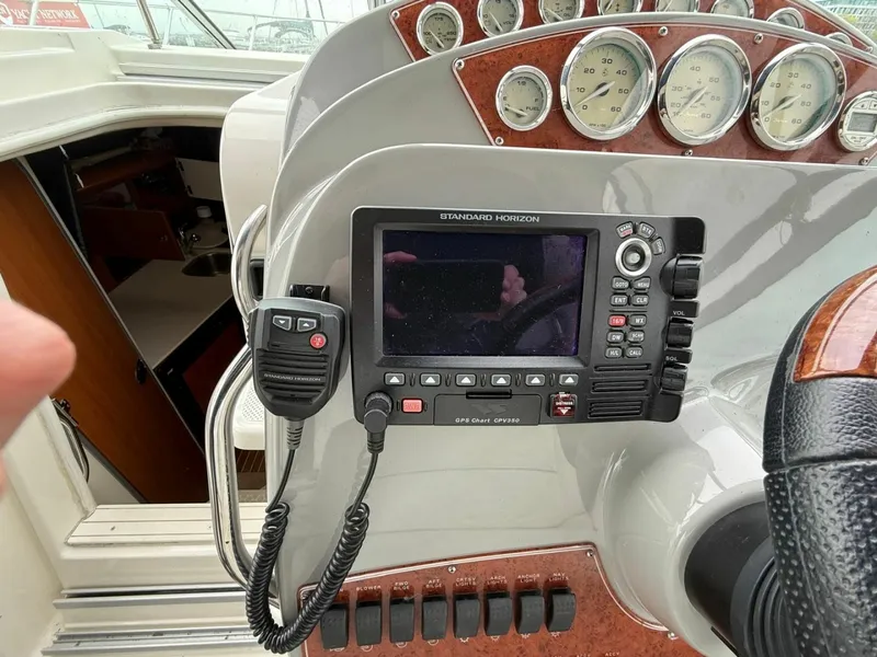 Slide: The Image of 2008 Bayliner 320 Express Cruiser 32 - 7836905