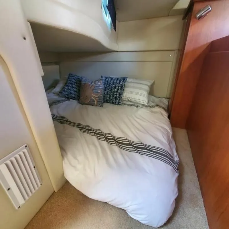Slide: The Image of 2008 Bayliner 320 Express Cruiser 32 - 7836946