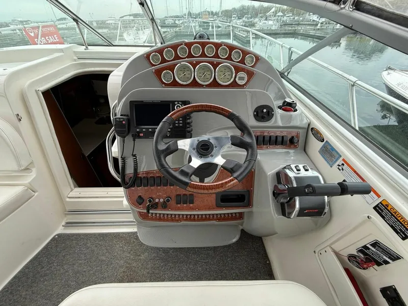 Slide: The Image of 2008 Bayliner 320 Express Cruiser 32 - 7836902