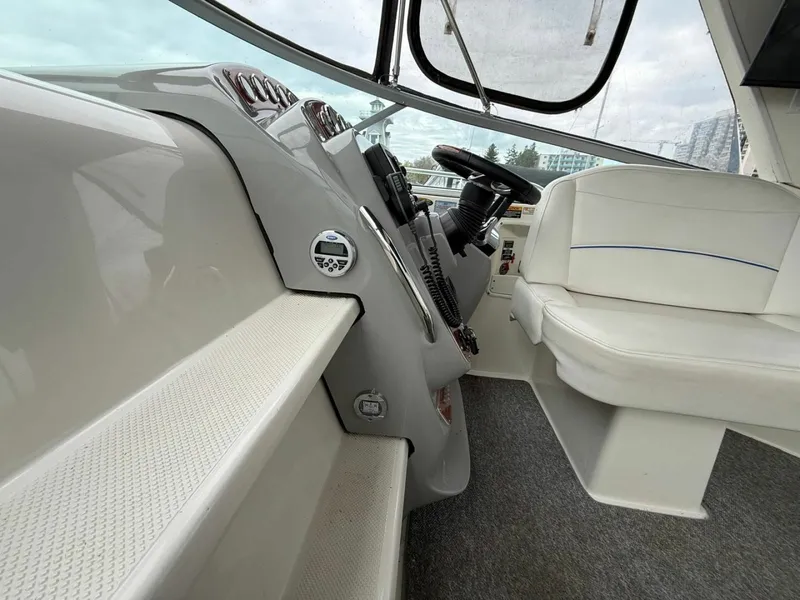 Slide: The Image of 2008 Bayliner 320 Express Cruiser 32 - 7836907