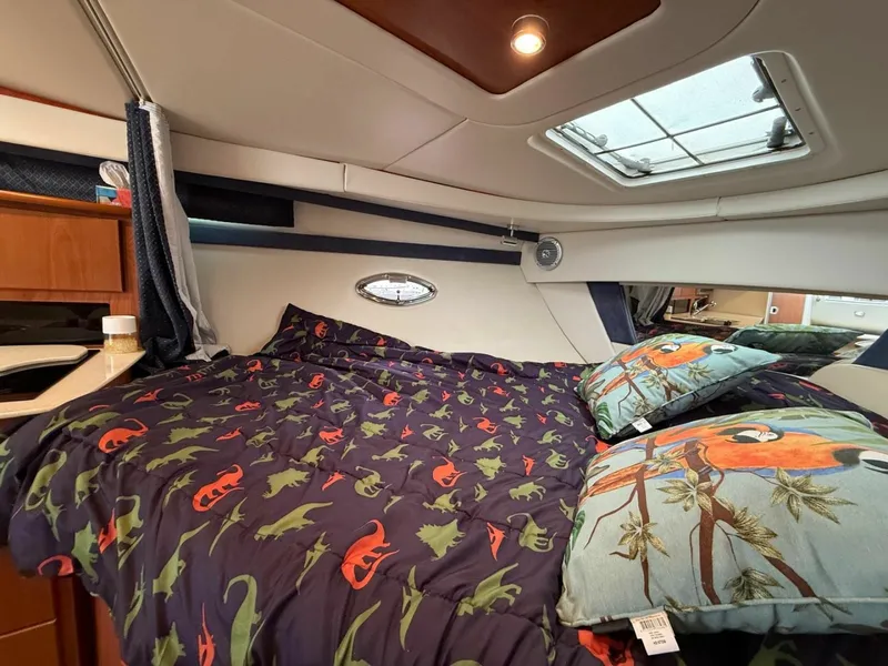 Slide: The Image of 2008 Bayliner 320 Express Cruiser 32 - 7836929