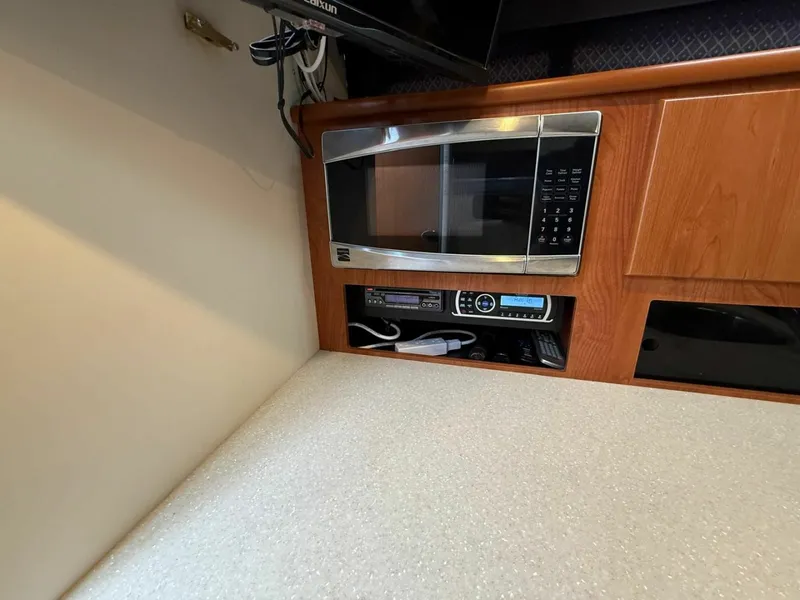 Slide: The Image of 2008 Bayliner 320 Express Cruiser 32 - 7836935