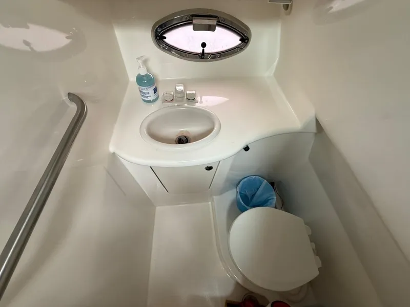 Slide: The Image of 2008 Bayliner 320 Express Cruiser 32 - 7836942