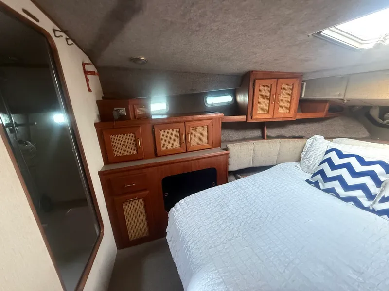 Slide: The Image of 1985 Bayliner 3870 Motoryacht 38 - 7837002