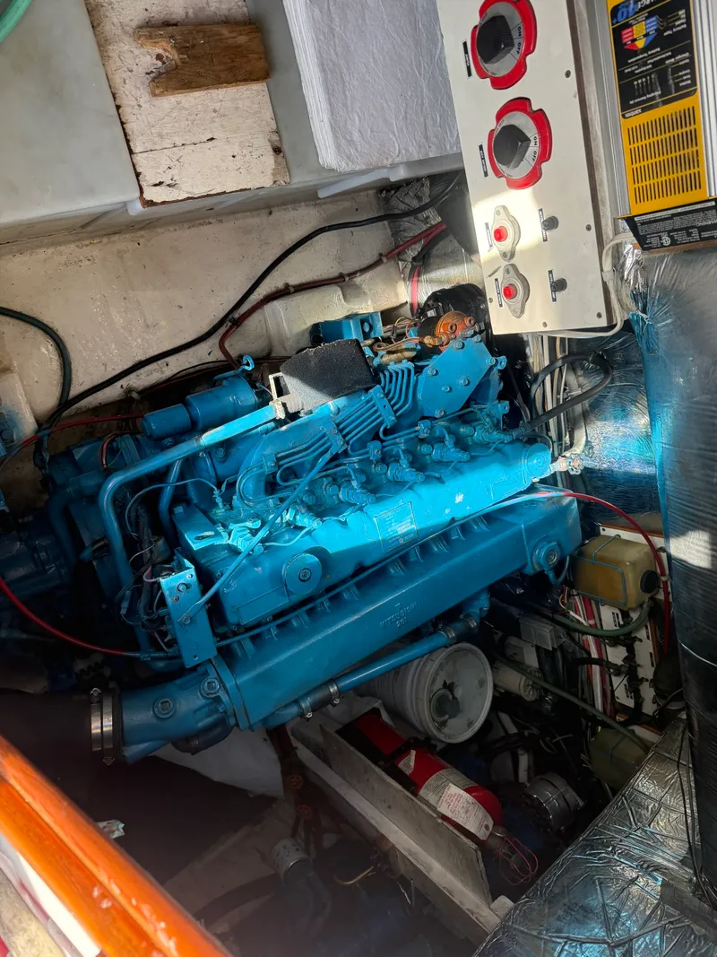 Slide: The Image of 1985 Bayliner 3870 Motoryacht 38 - 7837011