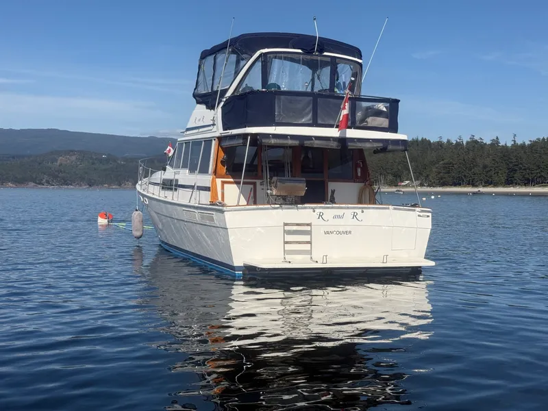 Slide: The Image of 1985 Bayliner 3870 Motoryacht 38 - 7836951