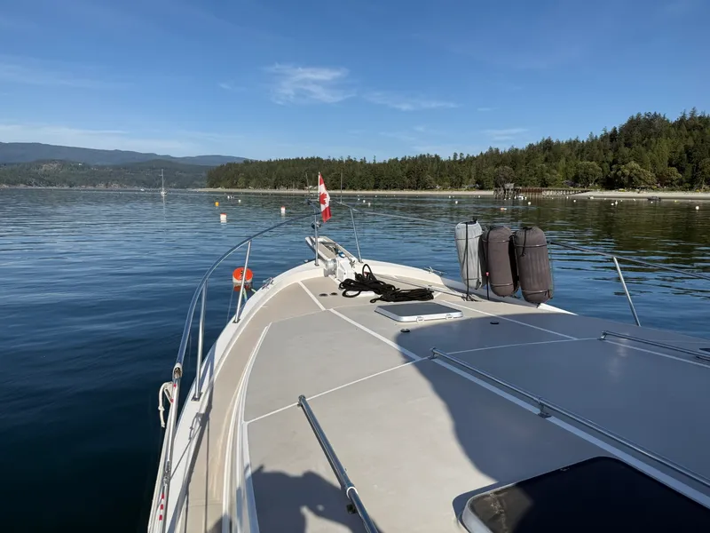 Slide: The Image of 1985 Bayliner 3870 Motoryacht 38 - 7836962