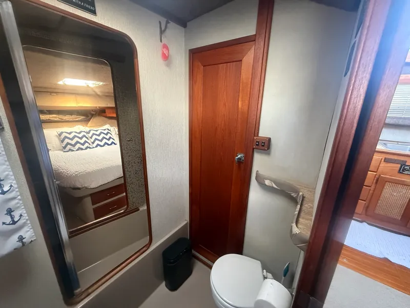 Slide: The Image of 1985 Bayliner 3870 Motoryacht 38 - 7836996